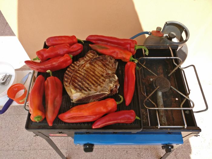 Une bistecca alla fiorentina sur le gril