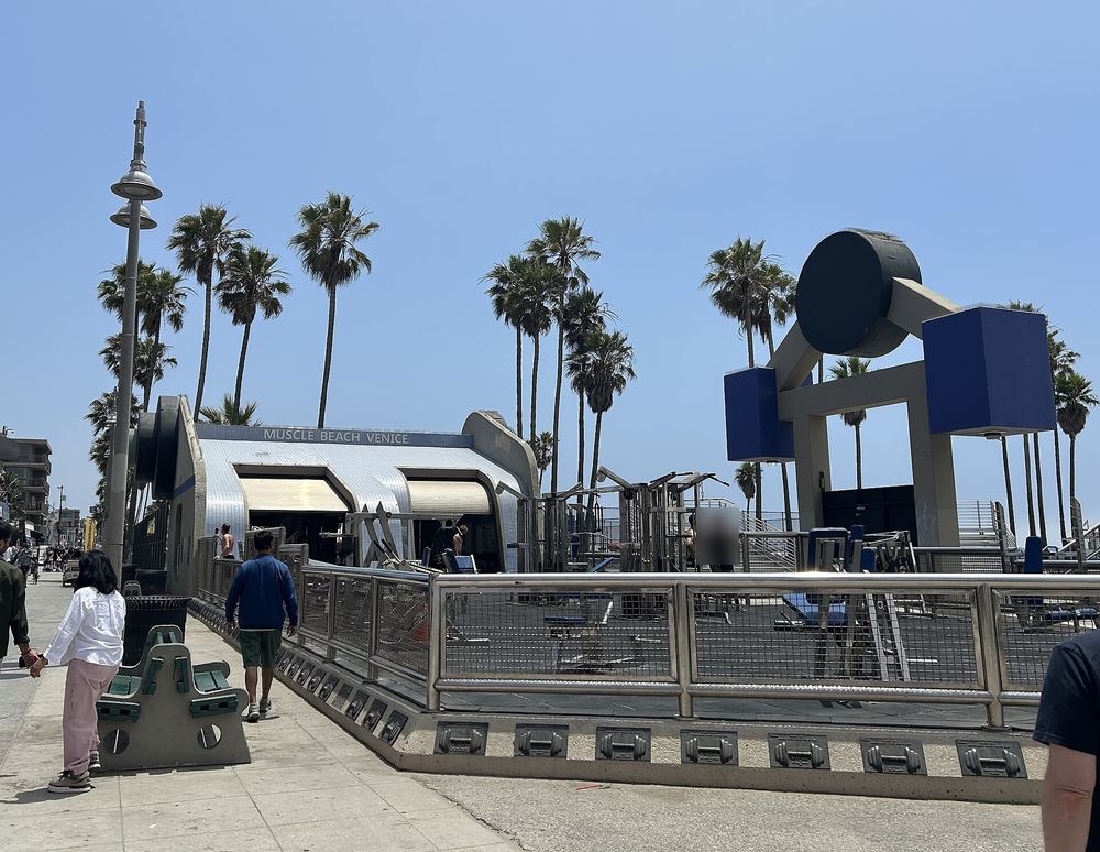 Les appareils de musculation en plein air de Muscle Beach Venice
