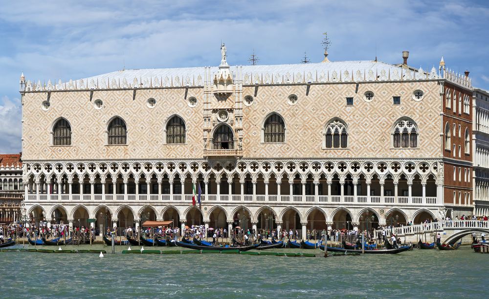 Façade du Palais des Doges côté lagune, à Venise