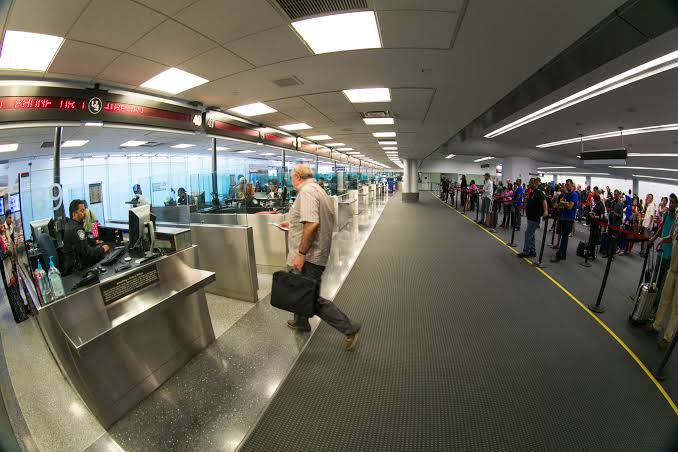Passer l'immigration aux États-Unis en famille : mon arrivée à LAX (et l'option que peu de gens connaissent)